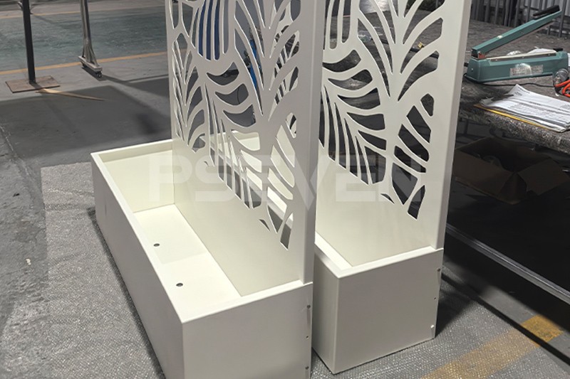 img of Aluminum Planter Box with Screen